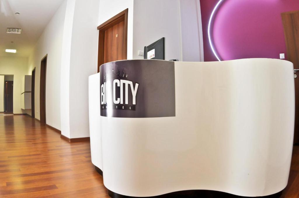 Big City Hostel Вроцлав Экстерьер фото