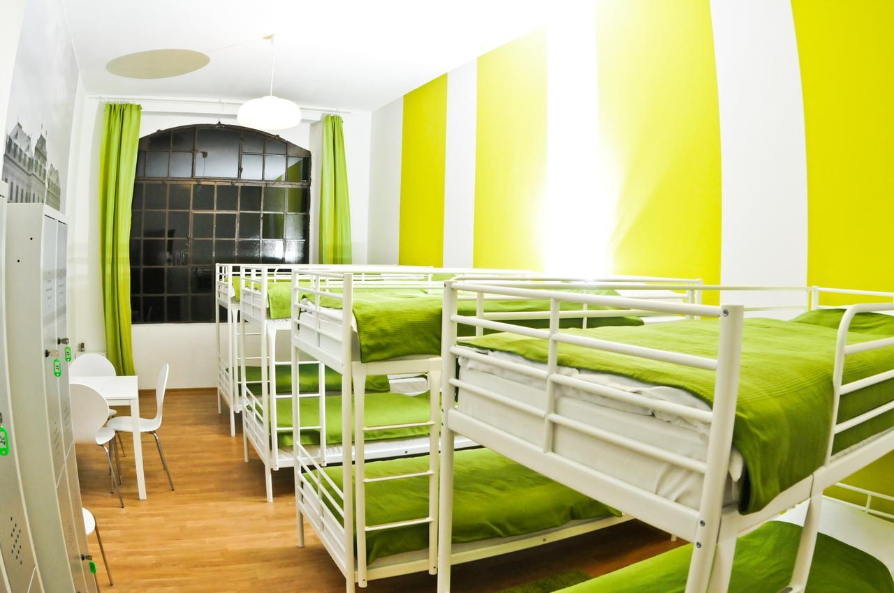Big City Hostel Вроцлав Экстерьер фото