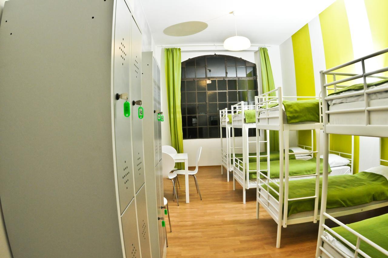 Big City Hostel Вроцлав Экстерьер фото