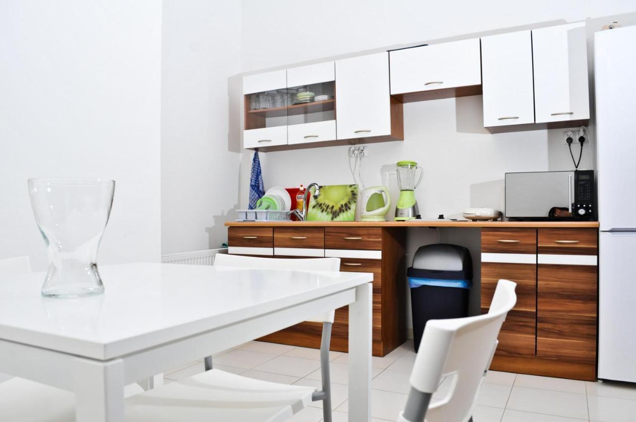 Big City Hostel Вроцлав Экстерьер фото