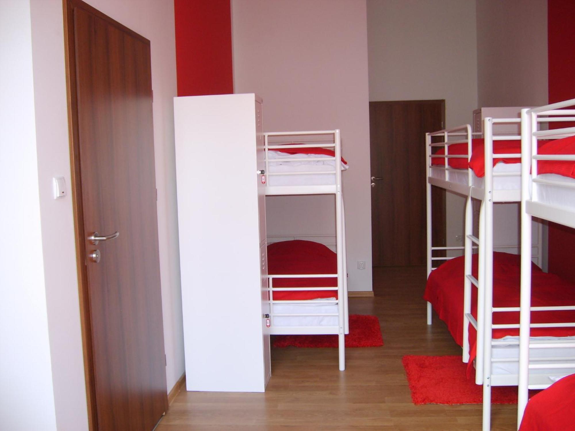 Big City Hostel Вроцлав Экстерьер фото
